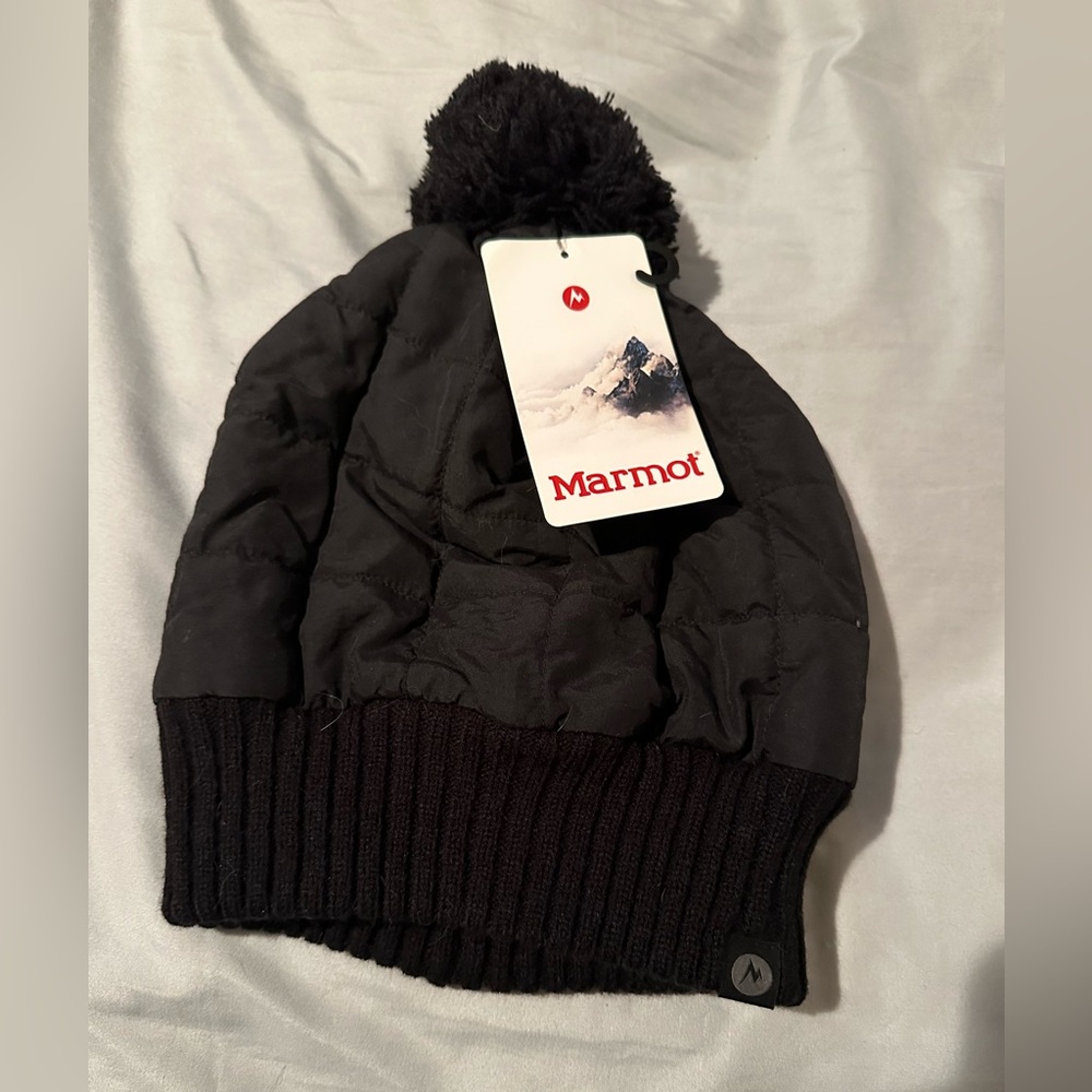 Marmot NWT Women’s Quilted Pop Beanie - black winter hat